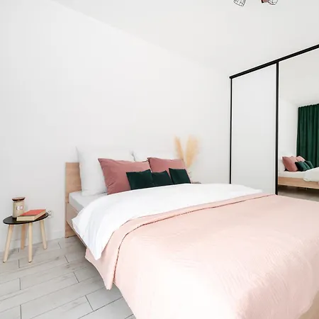 Manufaktura - Industrial Z Parkingiem I Dwoma Lazienkami Lägenhet