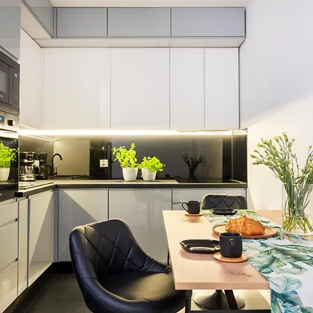 Manufaktura - Industrial Z Parkingiem I Dwoma Lazienkami Lägenhet *