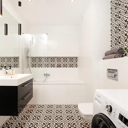 Manufaktura - Industrial Z Parkingiem I Dwoma Lazienkami Apartment